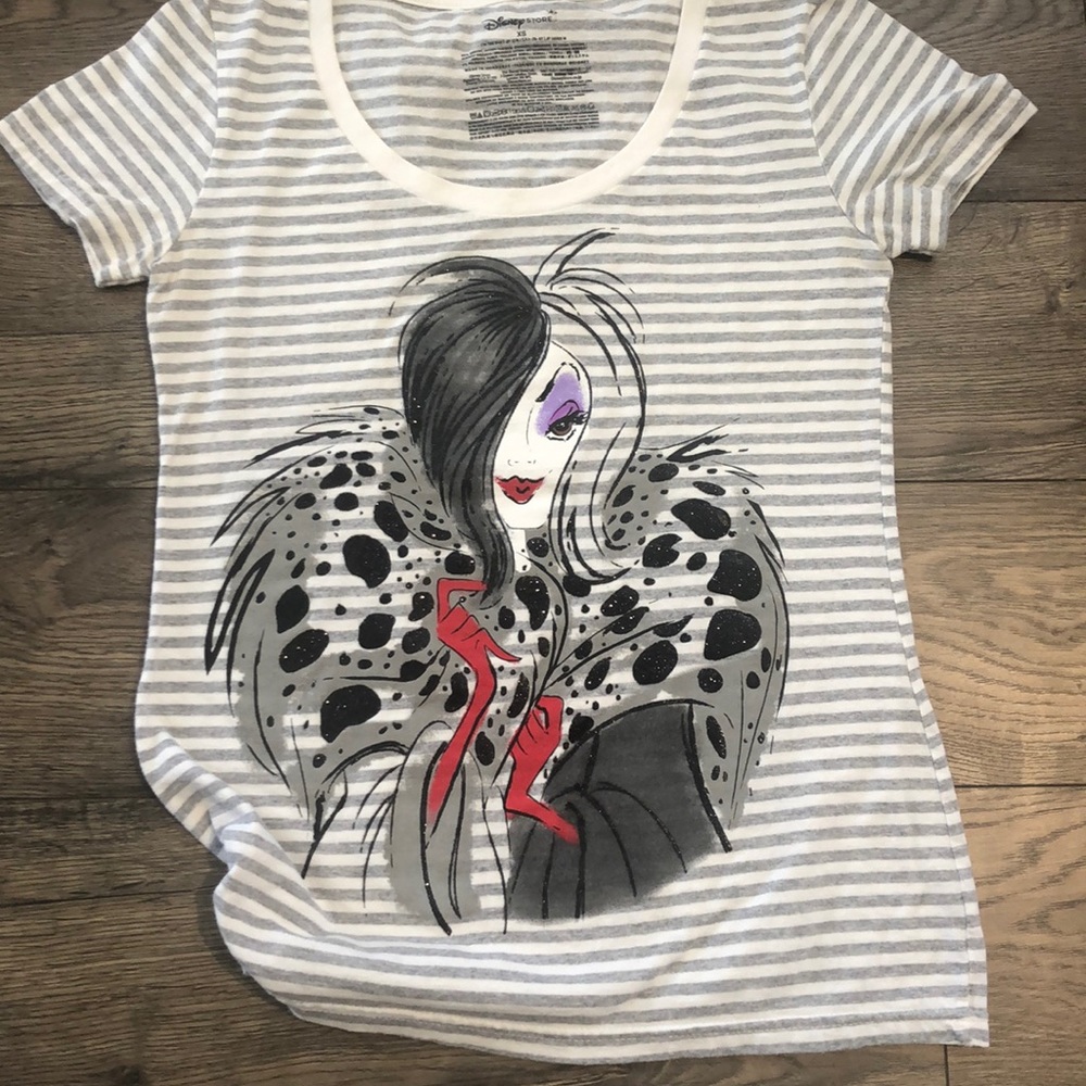 Disney Cruella DeVil embellished tee xs